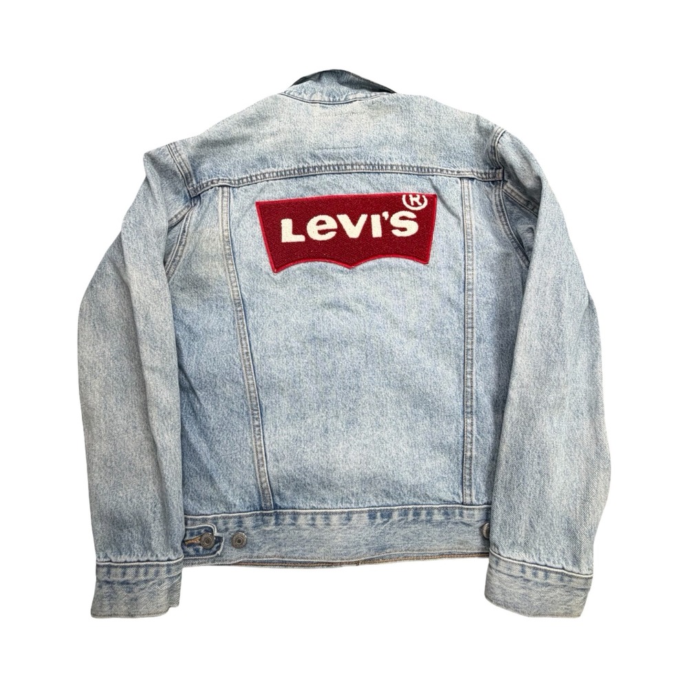 Levis Trucker Jacket Mens M Light Wash Denim Large Back Logo Patch Workwear